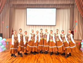26 марта состоялся Городской профсоюзный смотр-конкурс художественной самодеятельности 2025 "ВО СЛАВУ ГЕРОЕВ ОТЕЧЕСТВА". Под руководством музыкальных руководителей Милютиной Е.И. и Детюк П.Ю. коллектив нашего детского сада "Россияночка" подготовили зажи 26 марта состоялся Городской профсоюзный смотр-конкурс художественной самодеятельности 2025 "ВО СЛАВУ ГЕРОЕВ ОТЕЧЕСТВА". Под руководством музыкальных руководителей Милютиной Е.И. и Детюк П.Ю. коллектив нашего детского сада "Россияночка" подготовили зажи.