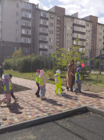 "Изучая ПДД - сохраняем жизнь себе" "Изучая ПДД - сохраняем жизнь себе".